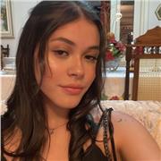 Profesora de inglés y niñera con 2 años de experiencia ofrece clases divertidas y cuidado personalizado para niños en Valencia.